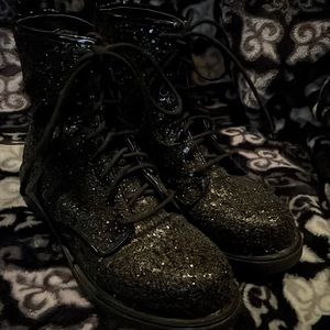 Black glitter sparkle boots 9 eyelet